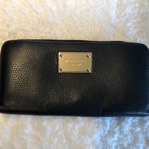 Michael Kors Jet Set Zip Around Continental Wallet
